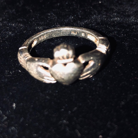Nice Claddagh friendship ring - Picture 3 of 5